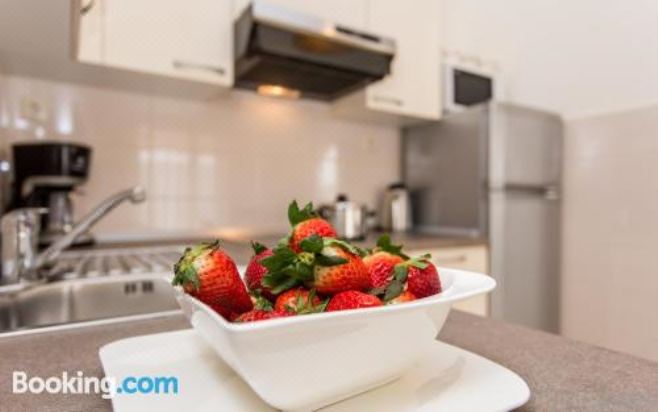 带阳台的两卧室公寓