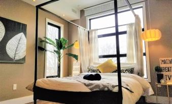 Luxury Central Toronto 2 Bedroom Suite