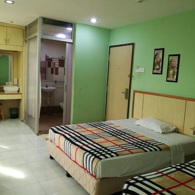 Bilik Berempat Keluarga Kupon Fresh Hotel Falim