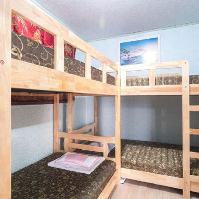 Lodge 82 in KOREA 흰색헨스가있는정원예쁜집 4인실(침대) Standard Villa Lodge 82 in Korea 흰색헨스가있는정원예쁜집 4인실(침대) Standard Villa 쿠폰