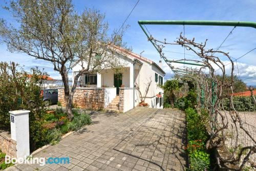 带阳台和海景的两卧室公寓