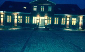 A Charming Farmhouse - Housity