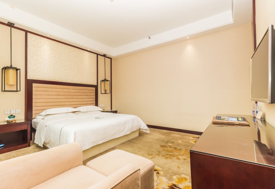 商務風尚大床房：靜謐山景+舒享大浴室