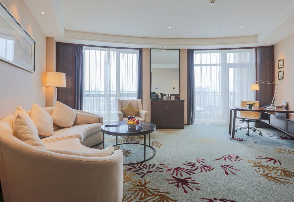 Executive Lake-view Suite