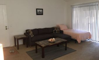 Los Angeles Two-bedroom, one-bath luxury apartment