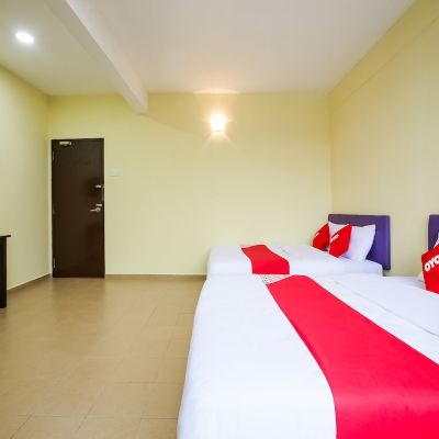 Suite Keluarga Kupon OYO 89585 Hotel Happy Inn