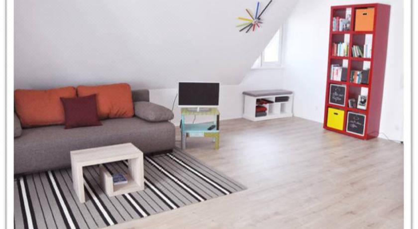 Chalet Charlotte One-Room Apartment with Balcony