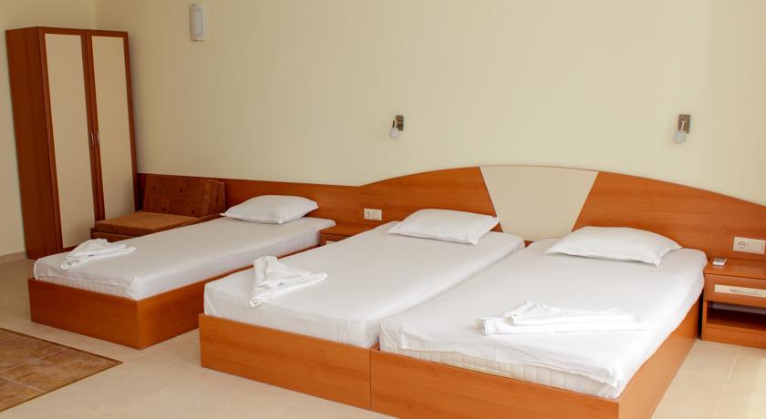 带阳台的小型套房