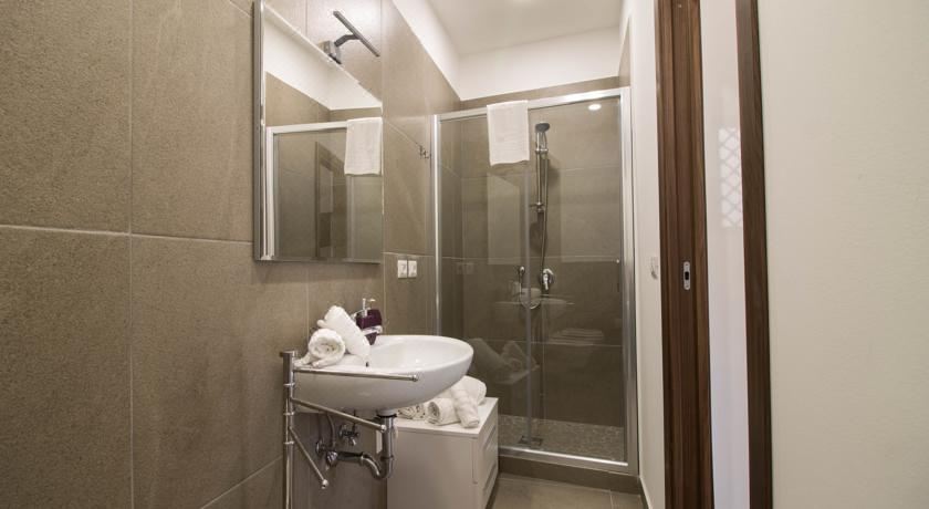 一室房（带沙发）