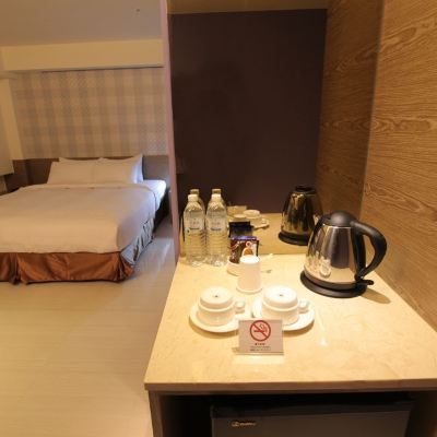 標準大床房 鳥巢商旅（高雄七賢館）優惠