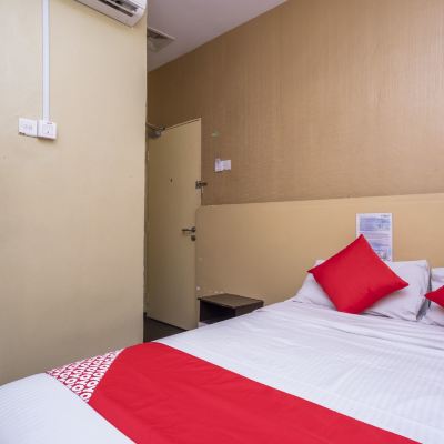 Bilik Double Standard Kupon OYO 614 D'Pinetrees Hotel