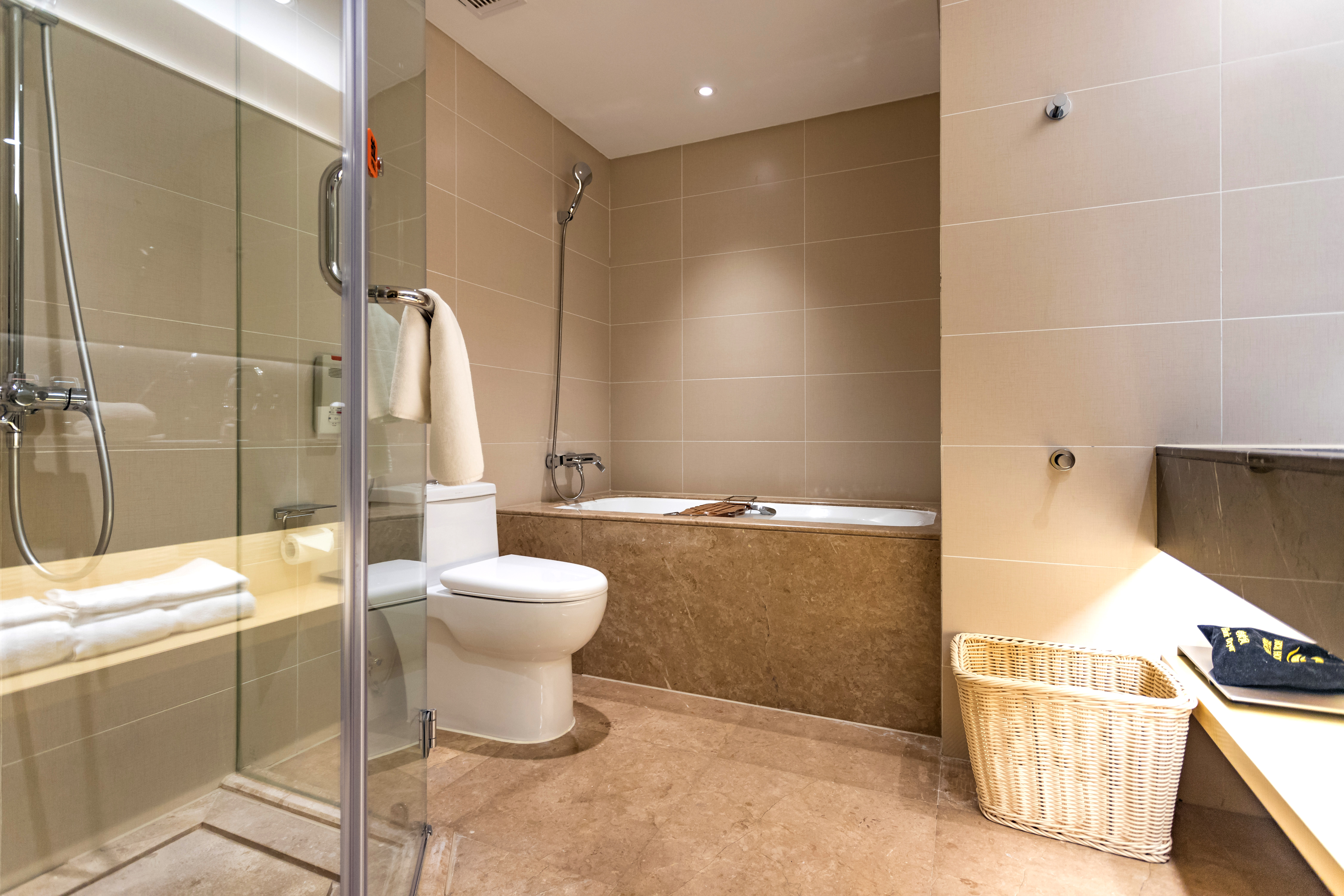 舒雅·宁静亲子房（小童玩具+温润加湿器+豪华浴缸）