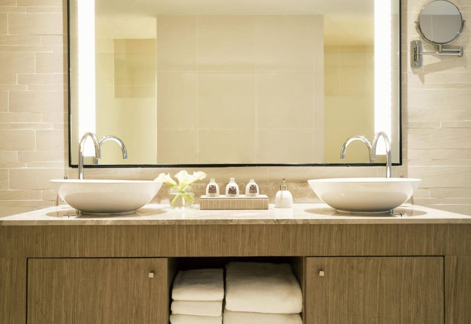 Mövenpick Siam Hotel Na Jomtien PattayaExecutive Suite