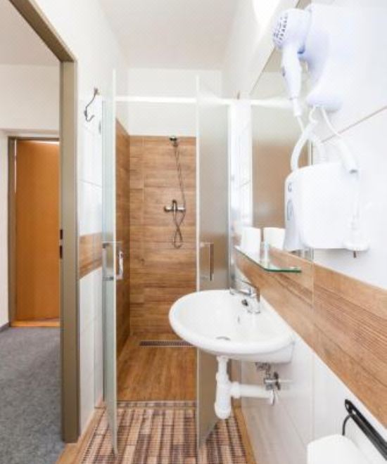 三人房（带独立浴室）