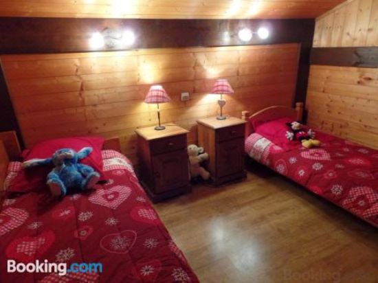 Chalet le Grand Paddock Four Bedrooms Chalet