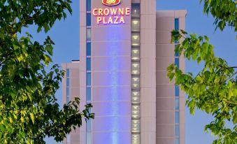 Crowne Plaza Chicago O'Hare Hotel & Conference Center, an IHG Hotel
