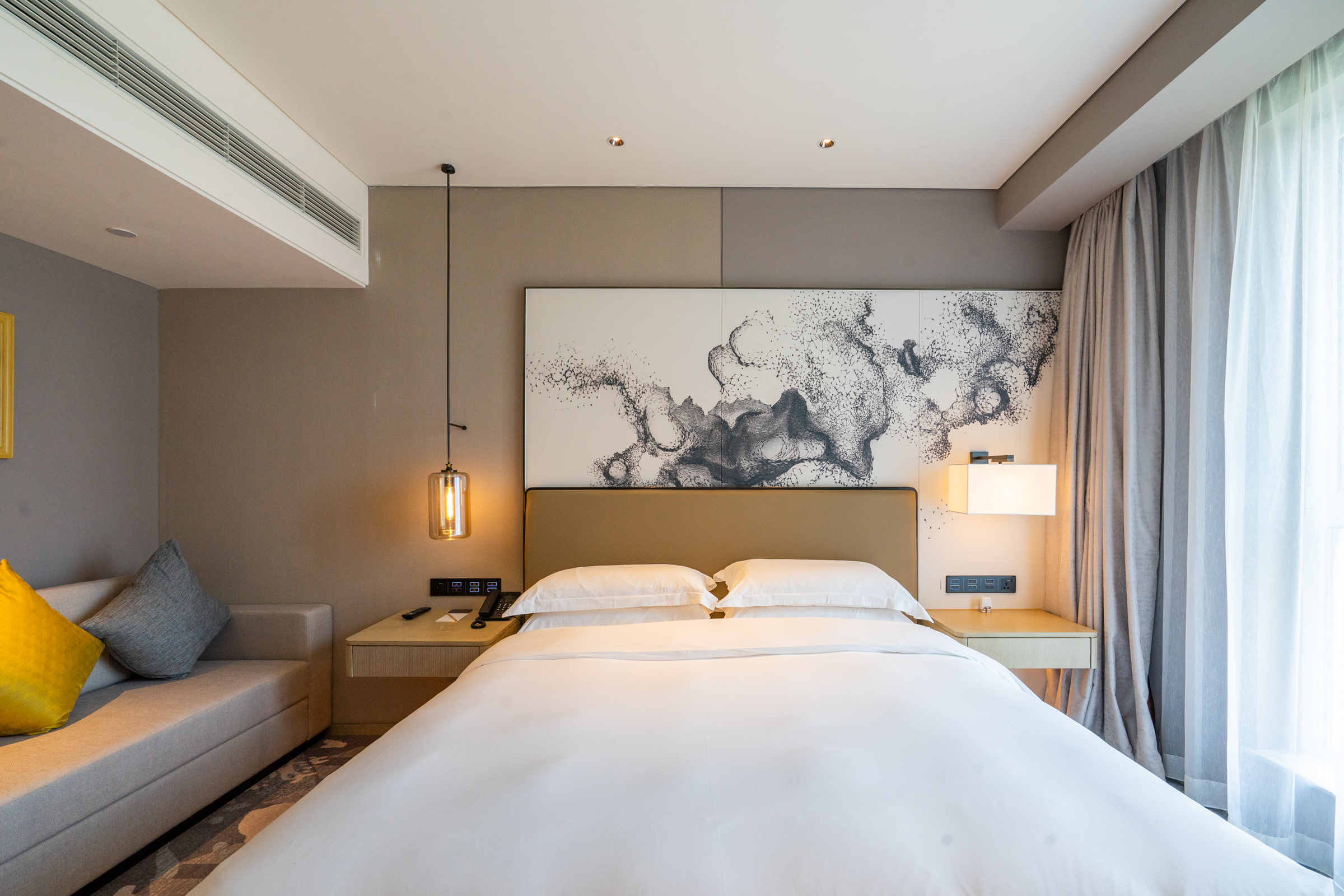 逸居房-大床（迷你冰箱+智能客控）