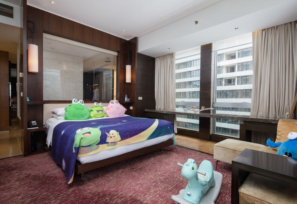 Grand Hyatt GuangzhouGreen Frog Theme Family Suite