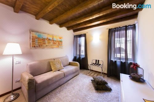 带露台一室公寓