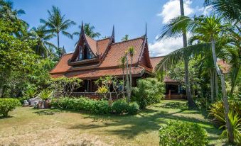 Stylish & Authentic Thai House Right on the Beach!