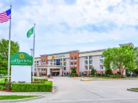 La Quinta Inn & Suites by Wyndham Effingham Hotels in Effingham County