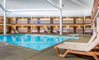 Econo Lodge Inn & Suites Stevens Point