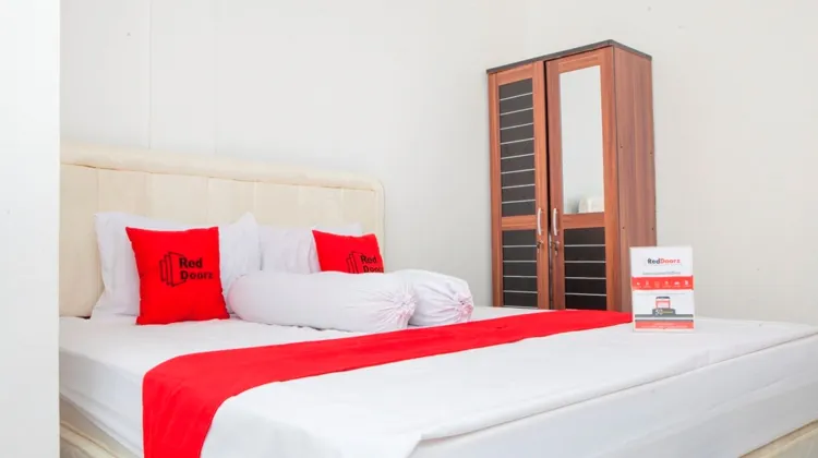 RedDoorz near Telkom Corporate University 外観