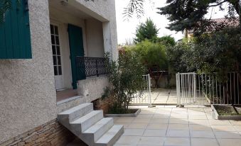 Apartment with 2 Bedrooms in La Garde, with Pool Access, Enclosed Garden and Wifi