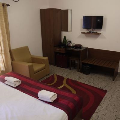 Deluxe Double Room with King Bed-Non-Smoking