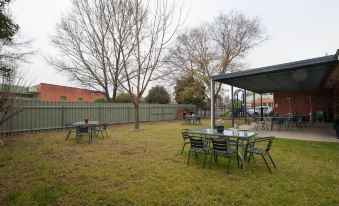 Riverina Hotel