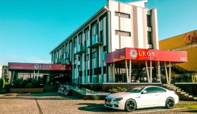 Hotel Leon & Spa Отели в г. 