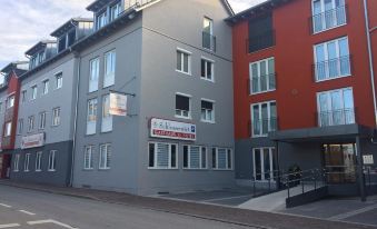 Hotel & Boarding House Schlosserwirt - Housity