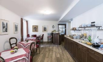 Hotel Garni Corona - Housity