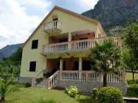 Guest House Adriatiku Отели в г. 
