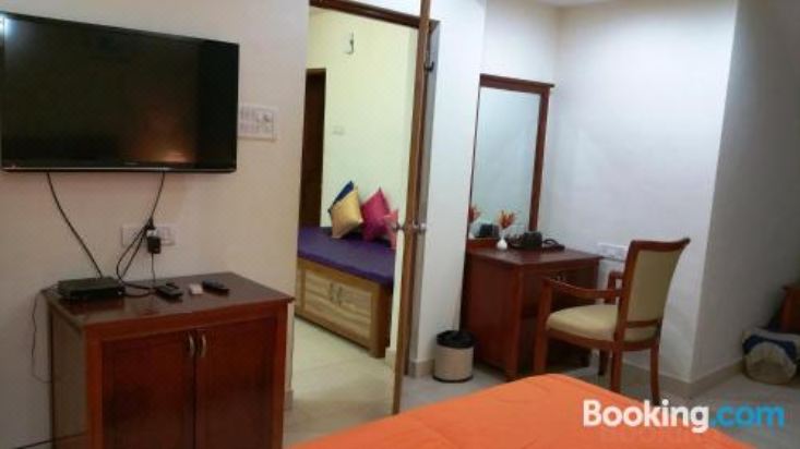 Candolim Beach Villa # 3BHK # Pool # Kitchen # 300MTS to Beach by GR Stays Deluxe Villa