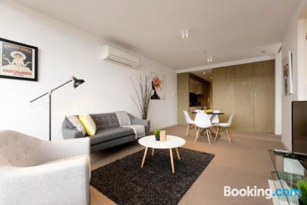 Complete Host Monarc Apartments Apartment