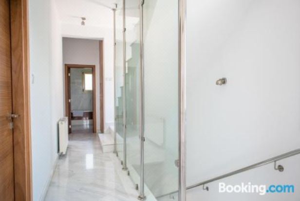 奢华四卧室别墅 - 带私人游泳池