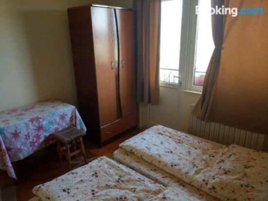 带共用浴室的双床房