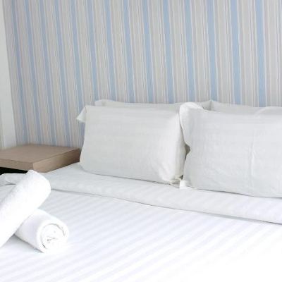 One Bedroom Executive Deluxe Room Kupon The Robertson Residence by Widebed