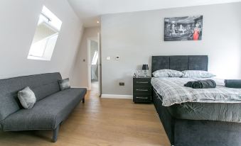 2 Bed Penthouse Style House in Camden Town