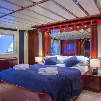 Yacht Room