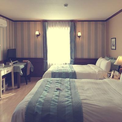 Room MS (M, S Randomly Assigned) Hotel November Promo Code