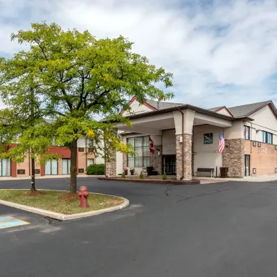 Quality Inn & Suites 5585 Ambler Drive Mississauga Ontario Hotels near Burnhamthorpe Community Centre