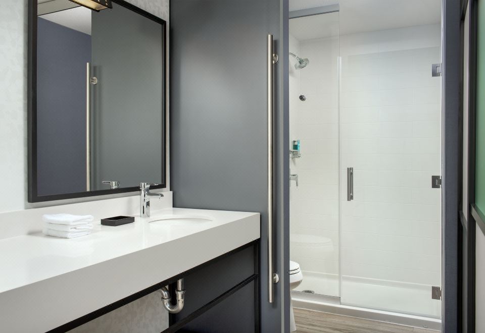 Aloft Dublin-PleasantonAloft Two Queen Room