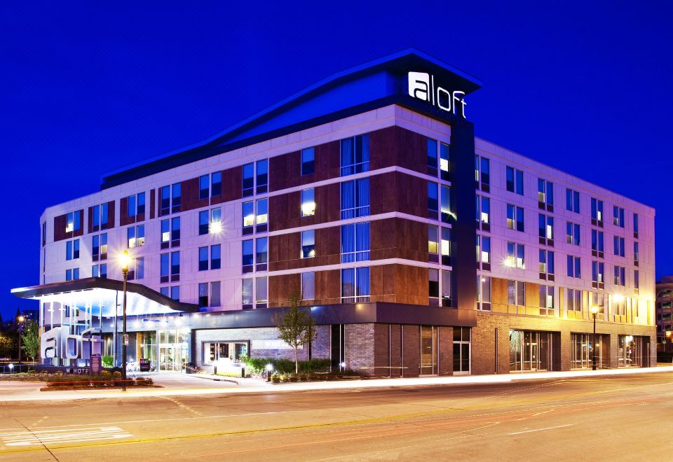 "a large hotel with a brick exterior and the word "" comfort suites "" displayed on top" at Aloft Milwaukee Downtown