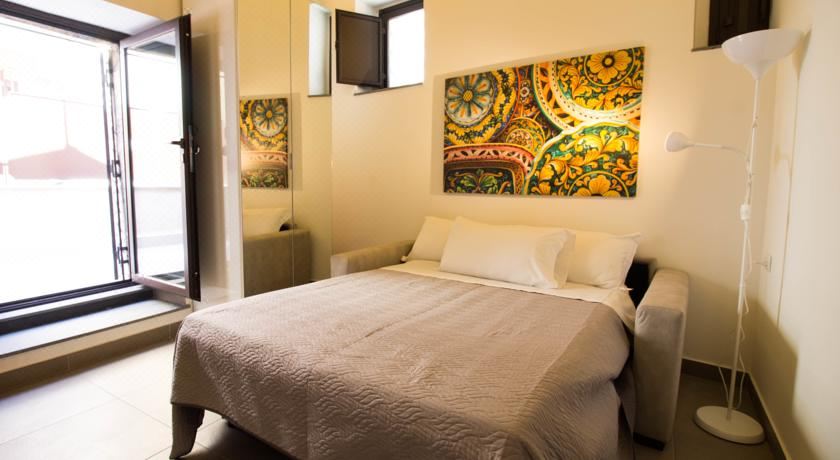 一室房（带沙发）