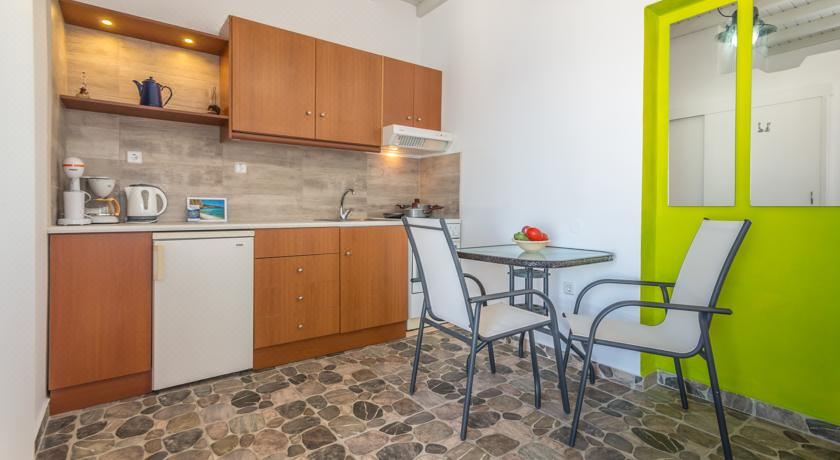 Noula House & Studios Apartment with Sea View