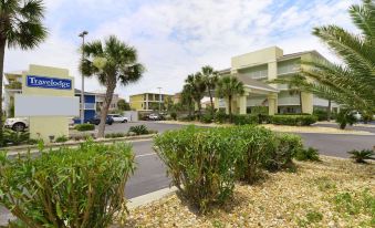Surf & Sand Hotel - Housity