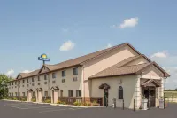 Days Inn by Wyndham le Roy/Bloomington Southeast Hotele w: 