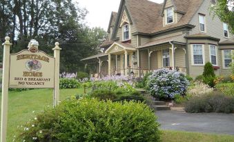 Heritage Home Bed & Breakfast - Housity
